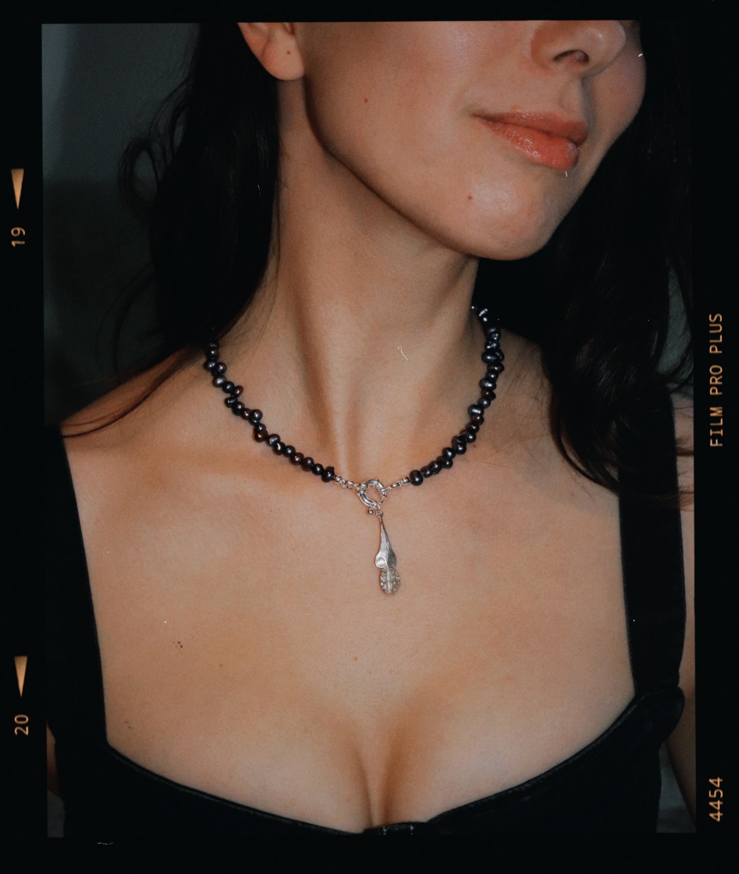 ENIGMA - Collar de perlas Edición Limitada (San Valentín '25)