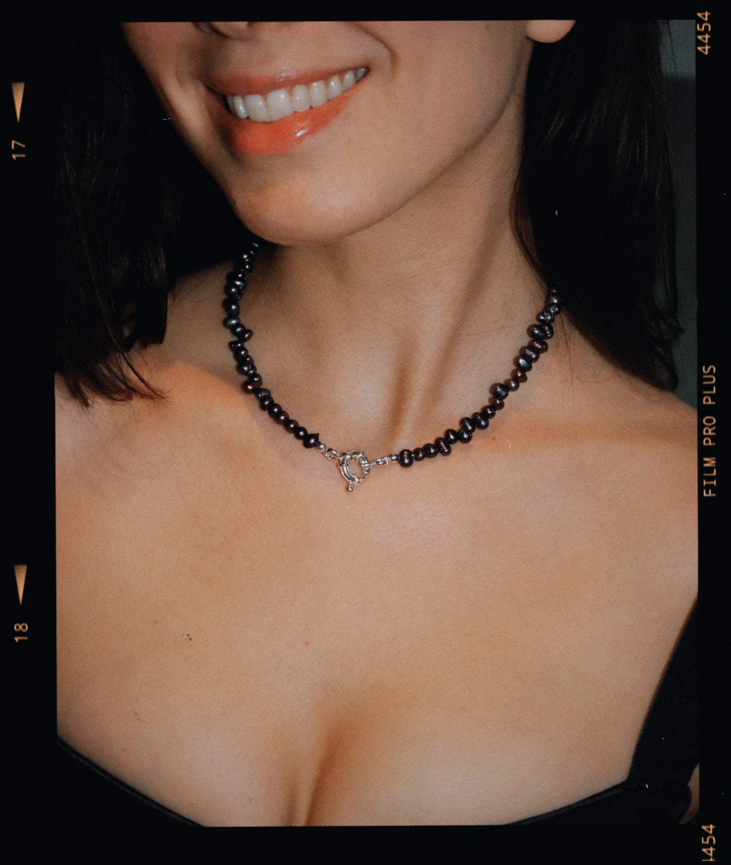 ENIGMA - Collar de perlas Edición Limitada (San Valentín '25)