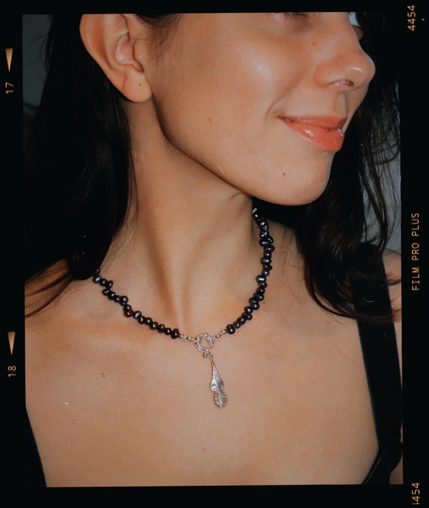 ENIGMA - Collar de perlas Edición Limitada (San Valentín '25)