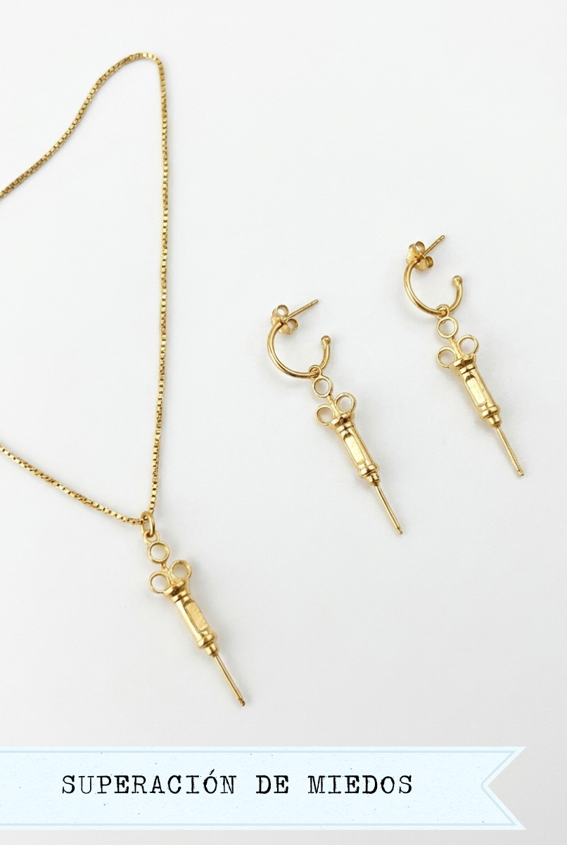ESCARLATA MINI CONJUNTO ORO (Collar + Pendientes)