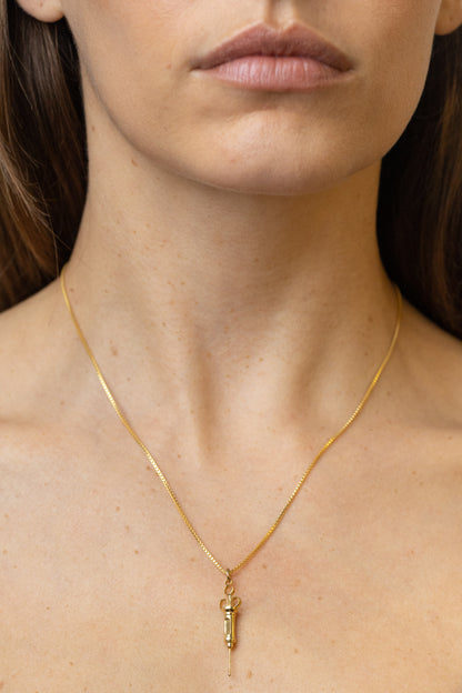 ESCARLATA MINI CONJUNTO ORO (Collar + Pendientes)