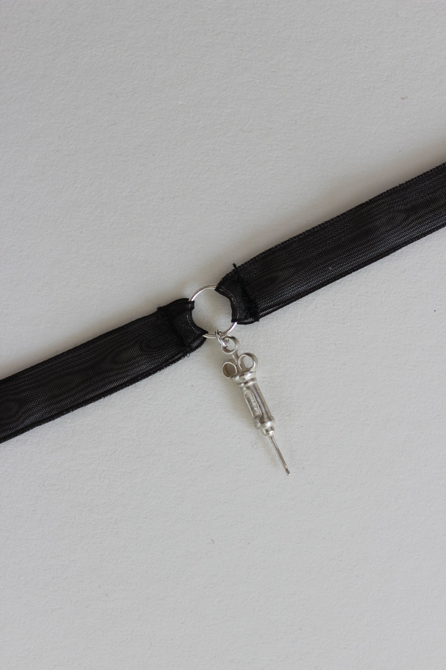 CHOKER PLATA (NEGRO)