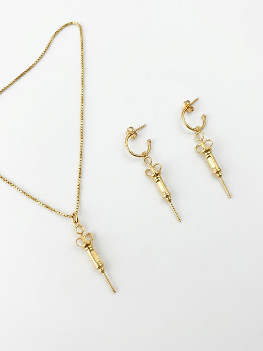 ESCARLATA MINI CONJUNTO ORO (Collar + Pendientes)