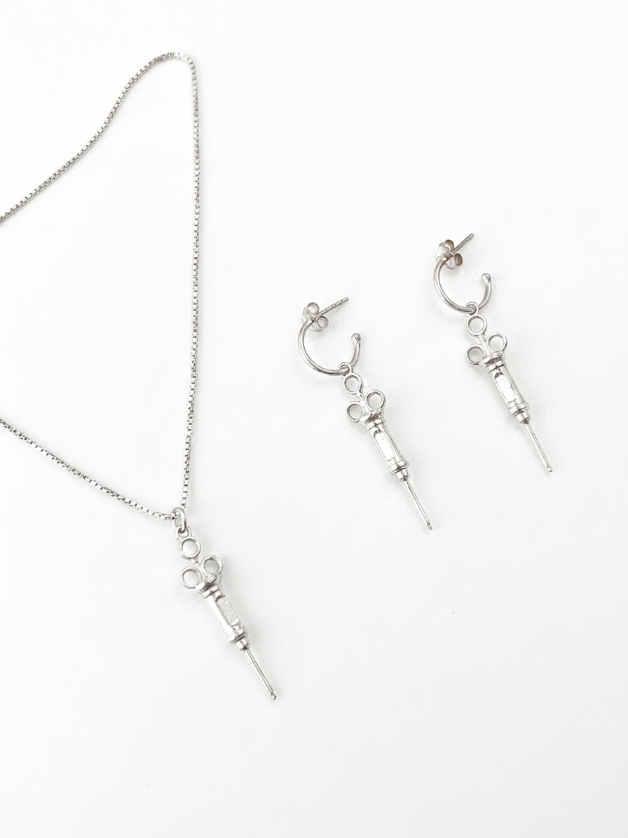 ESCARLATA MINI CONJUNTO PLATA (Collar + Pendientes)